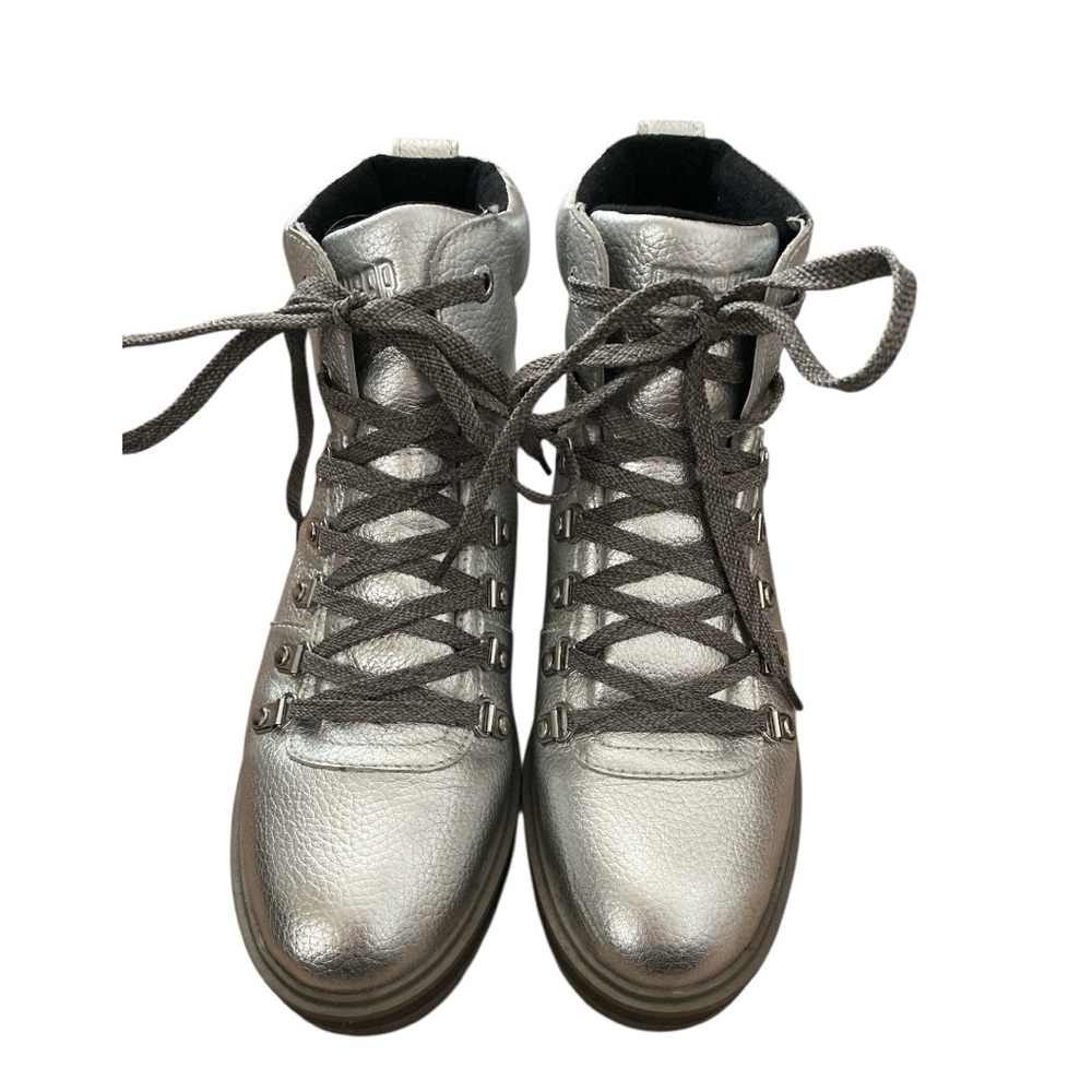 Cougar Silver Leather Nash Ankle boots Size 9
New without box
